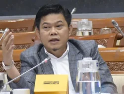 Akun Medsos Ganda Dilarang? Usulan Komisi I Bikin Heboh!