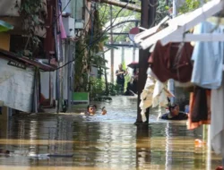 Banjir Jakarta: 9 RT & 2 Jalan Masih Terendam Parah