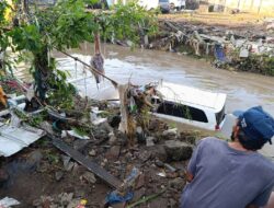 Banjir Jakarta Rusak Mobil? Biaya Perbaikan & Tips Hemat