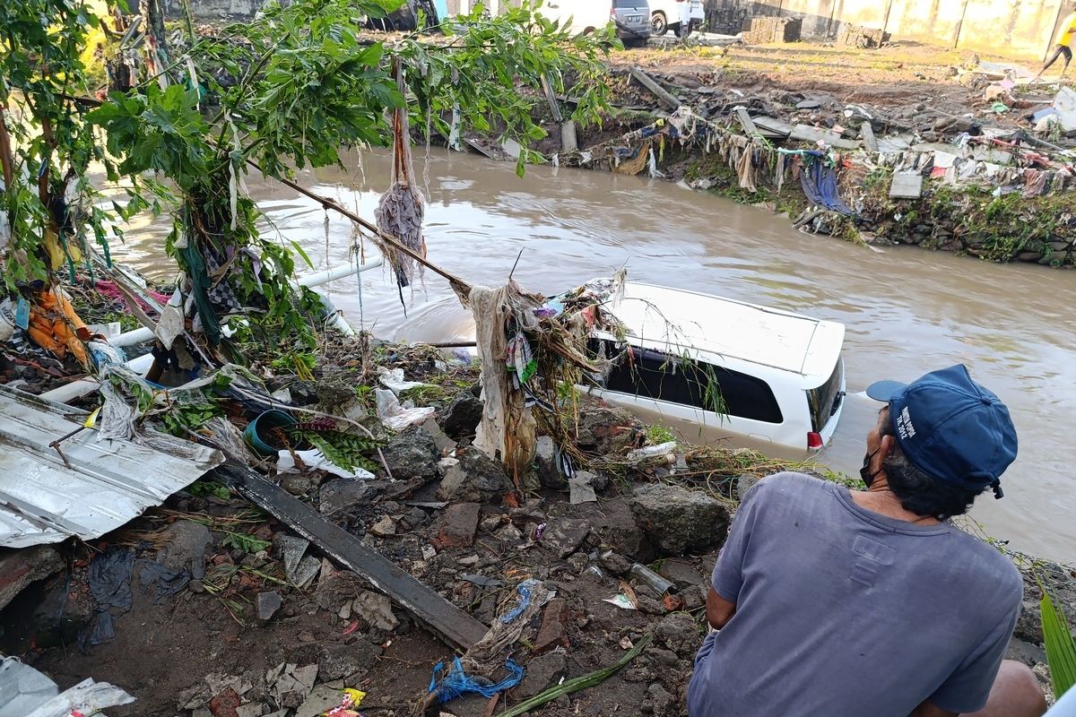 Banjir Jakarta Rusak Mobil? Biaya Perbaikan & Tips Hemat