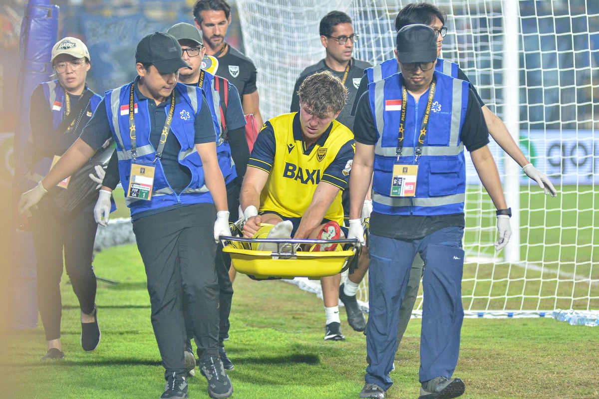 Cedera Ole Romeny: Aksi Paulinho Guncang Laga Arema FC vs Oxford