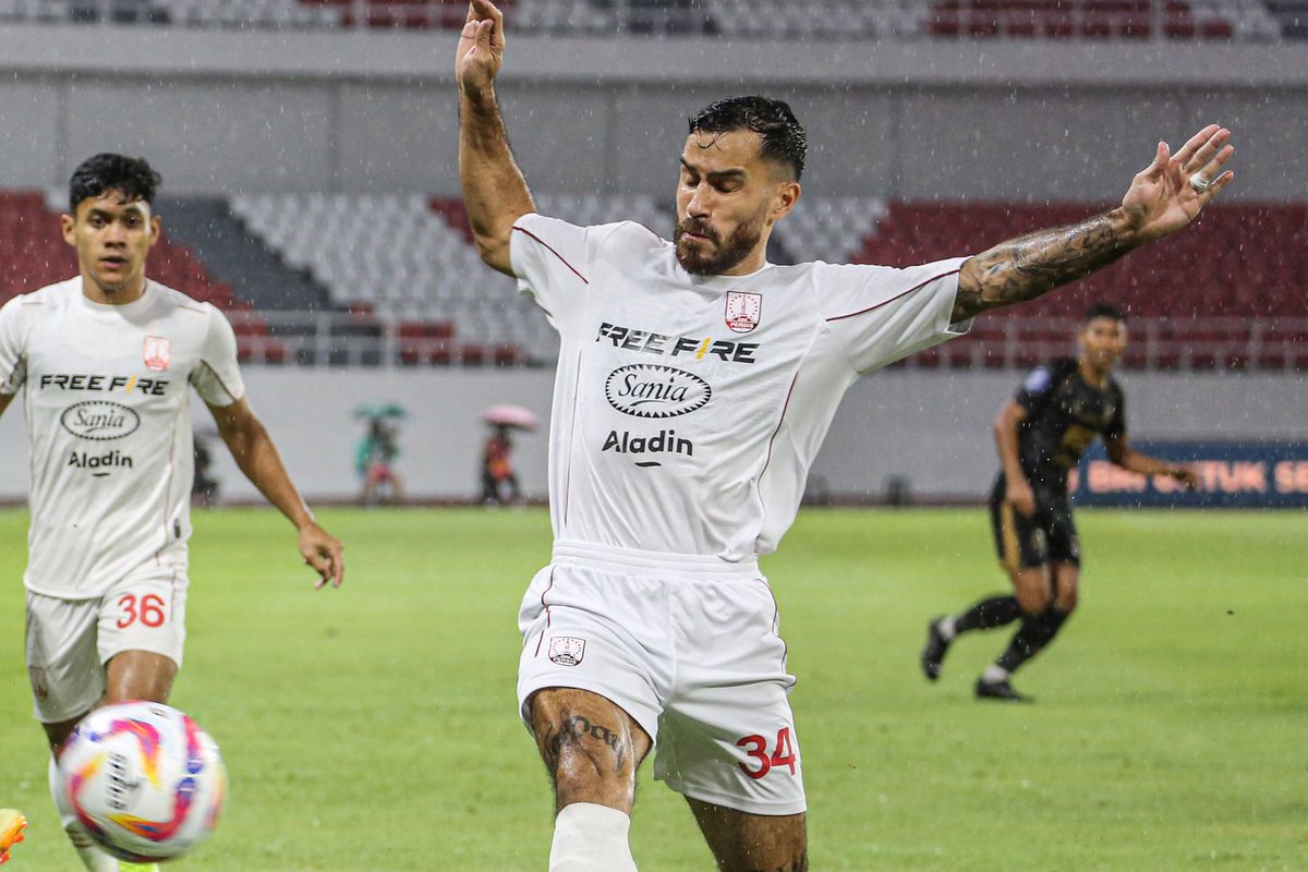 Jordy Tutuarima Resmi Perpanjang Kontrak di Persis Solo Hingga 2026