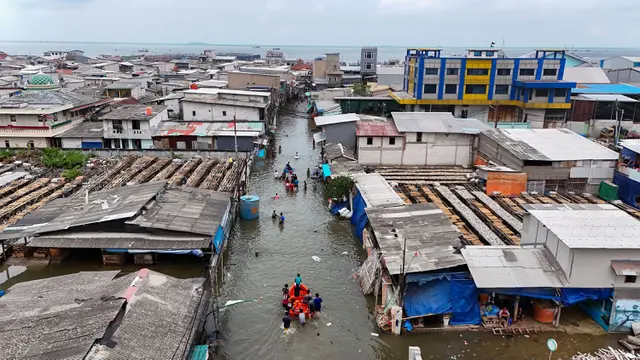 Kapuk Muara Terendam Banjir, Dua RT Masih Tenggelam