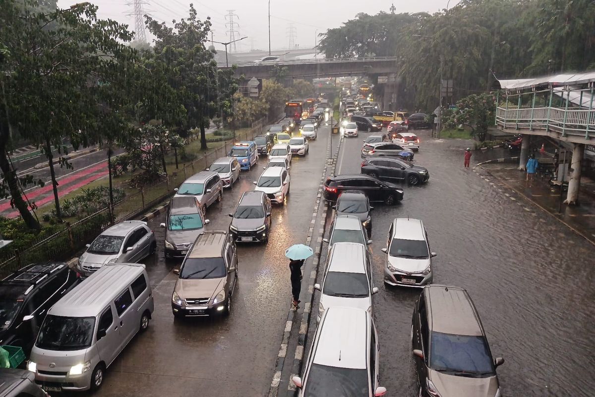 Mobil Listrik & Hujan? Panduan Lengkap & Aman Berkendara