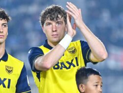 Ole Romeny: Aksi, Gol, dan Cedera di Laga Arema FC vs Oxford