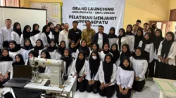 Pelatihan Jahit Sepatu: Zakat Berdaya, Langsung Kerja!